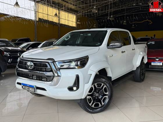TOYOTA HILUX 2.8 D-4D TURBO DIESEL CD SRX PLUS 4X4 AUTOMÁTICO TOYOTA HILUX 2.8 D-4D TURBO DIESEL CD SRX PLUS 4X4 AUTOMÁTICO